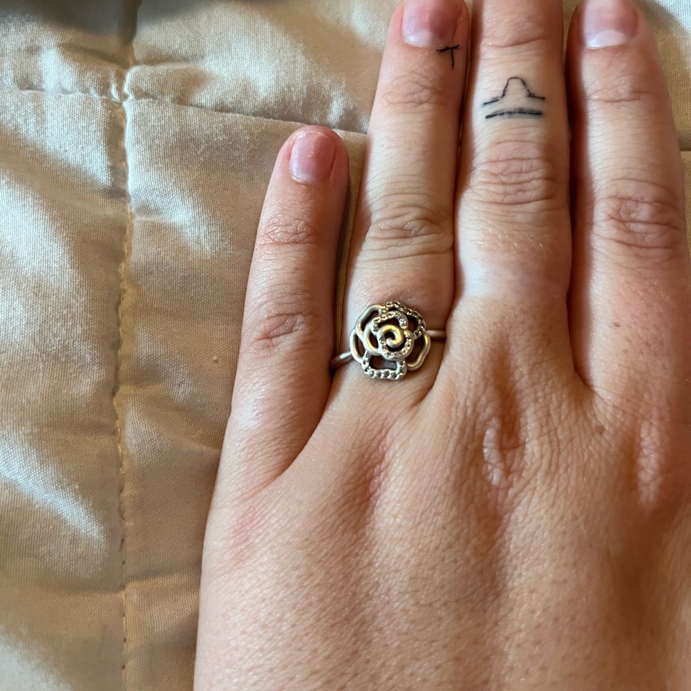 Pandora Shimmering delicate rose ring. Size 8